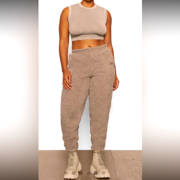 SKIMS Teddy (Sherpa) Joggers NWT - (Tigers Eye) L - Picture 1 of 5